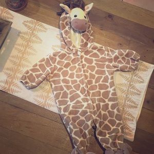 Mini wear giraffe costume